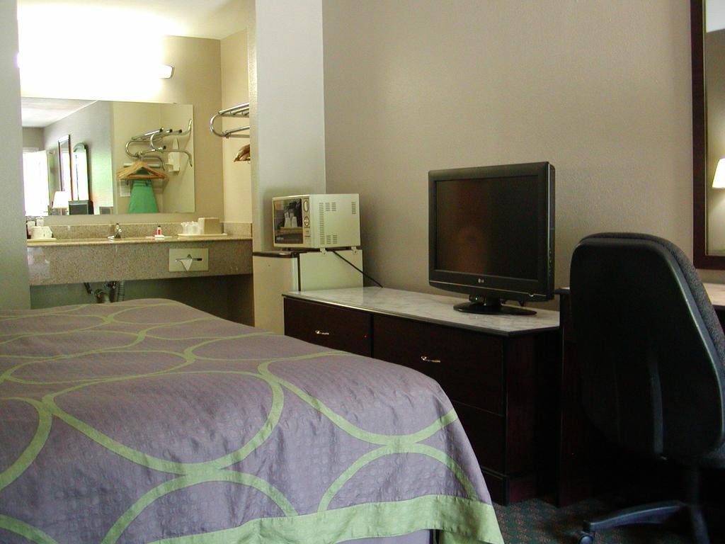 Super 8 By Wyndham Bossier City/shreveport Area 2*